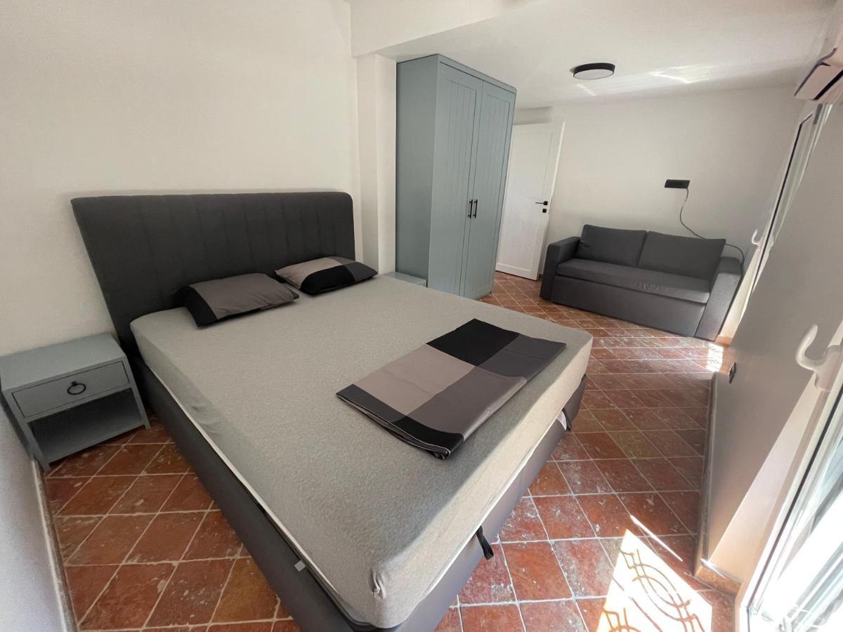Modern Waterfront 3-Bed Apartment Donja Kostanjica Extérieur photo