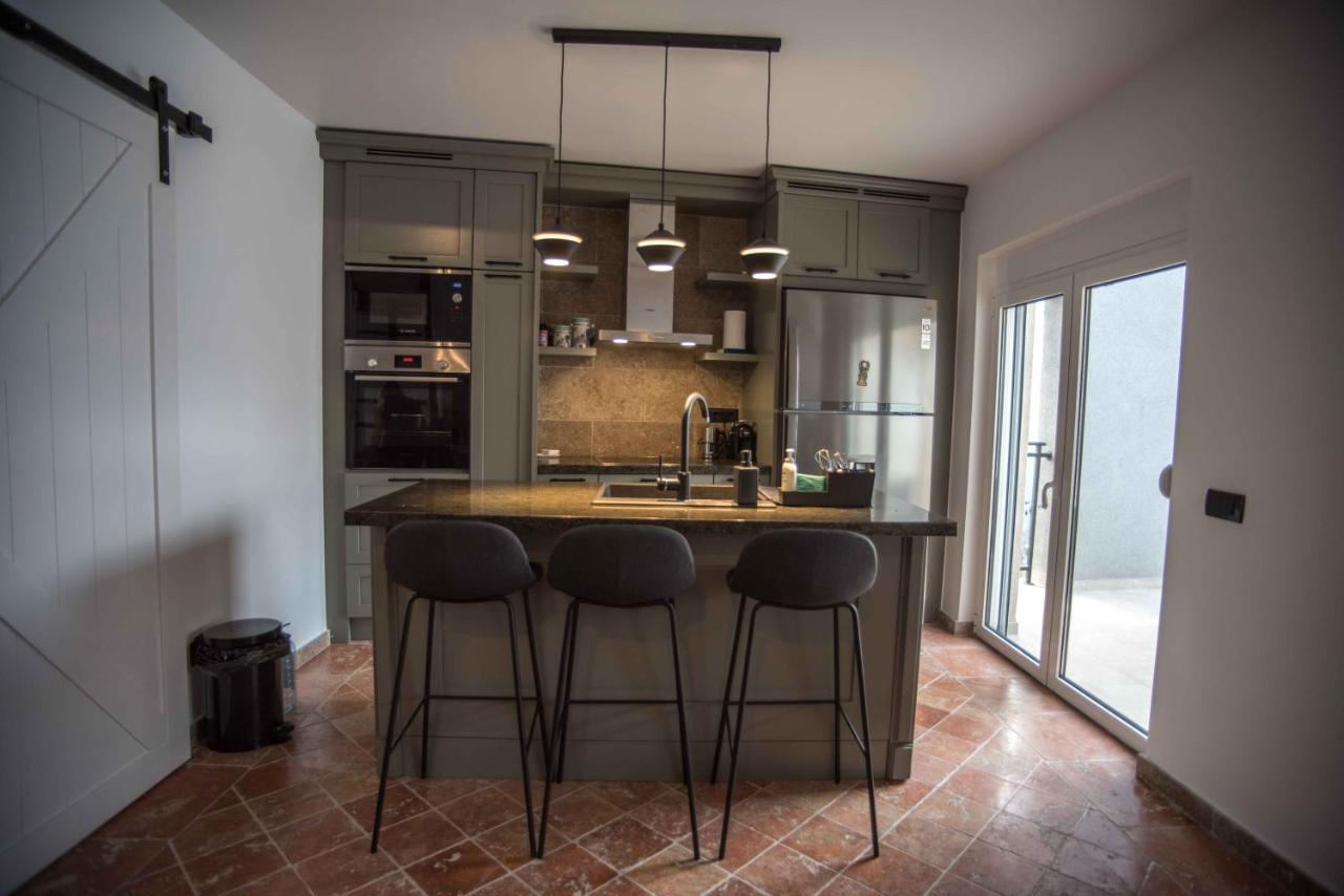 Modern Waterfront 3-Bed Apartment Donja Kostanjica Extérieur photo